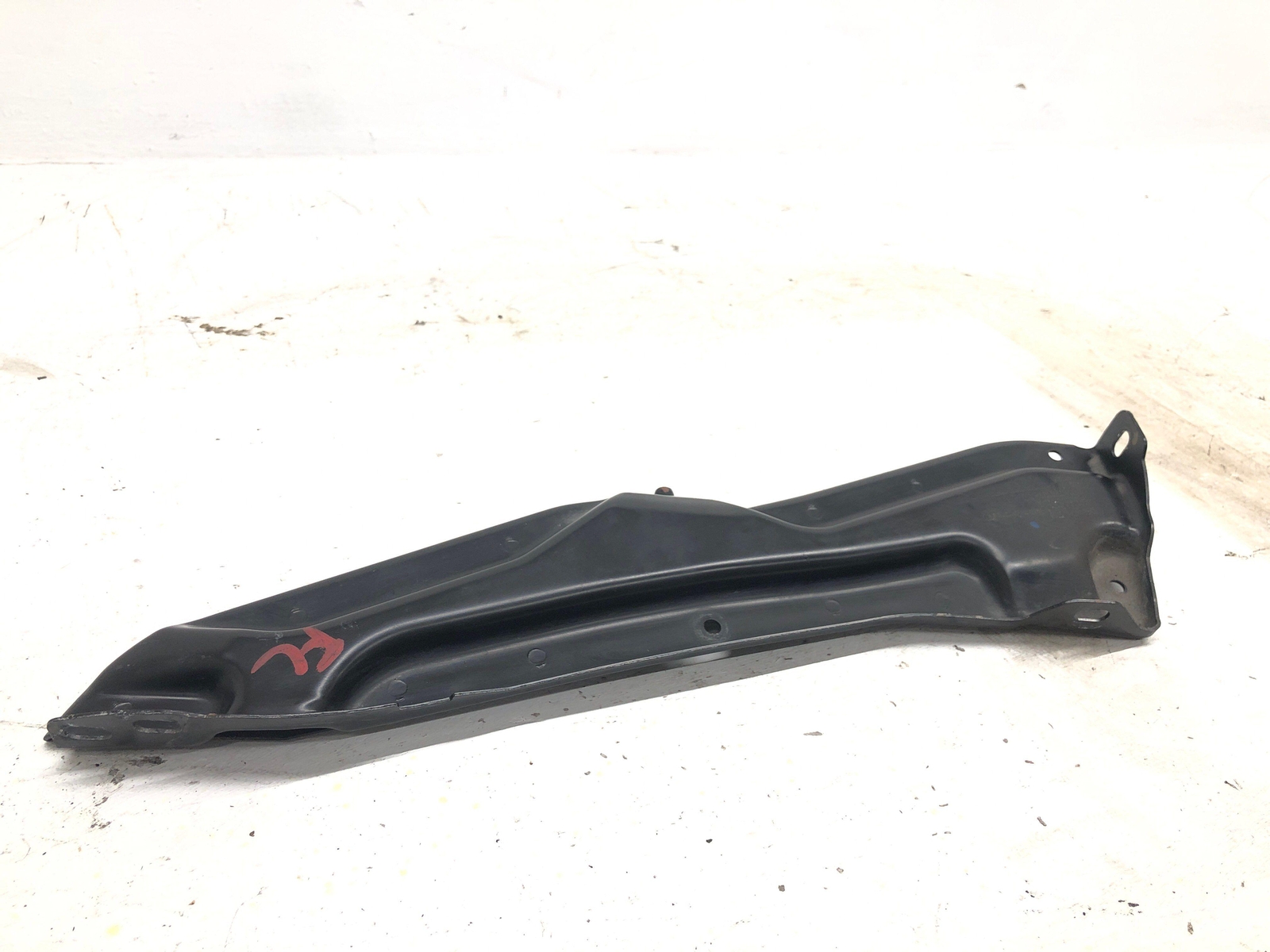 2016-2020 BENTLEY BENTAYGA LEFT INTERCOOLER CHARGE AIR COOLER BRACKET 36A805511A