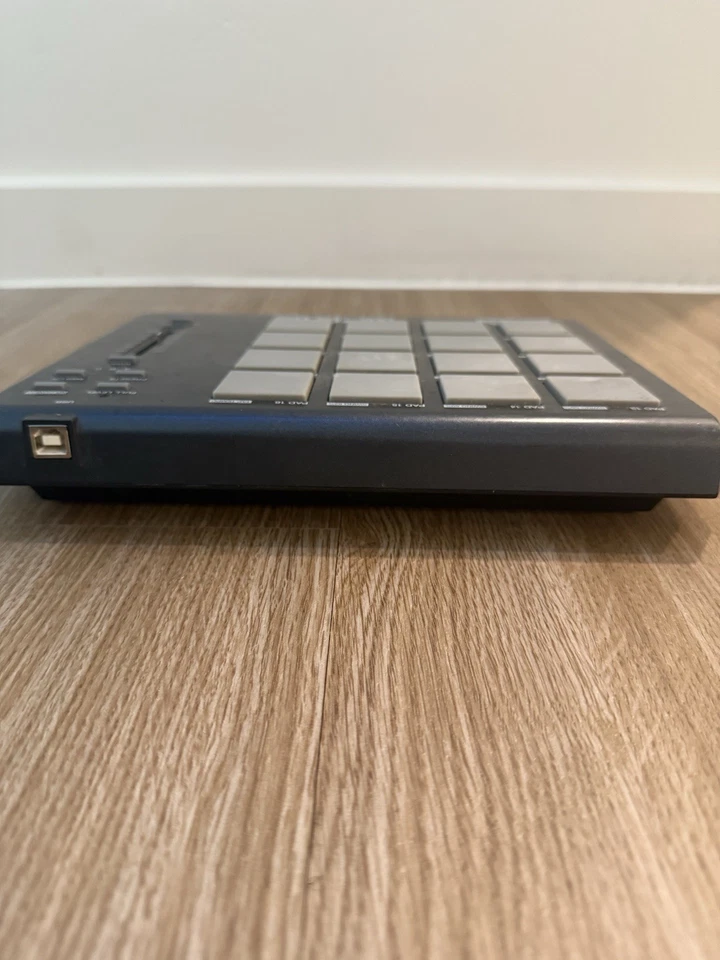 AKAI Professional MPD18 Compact USB MIDI Pad Controller With Cable - Image 2 of 4