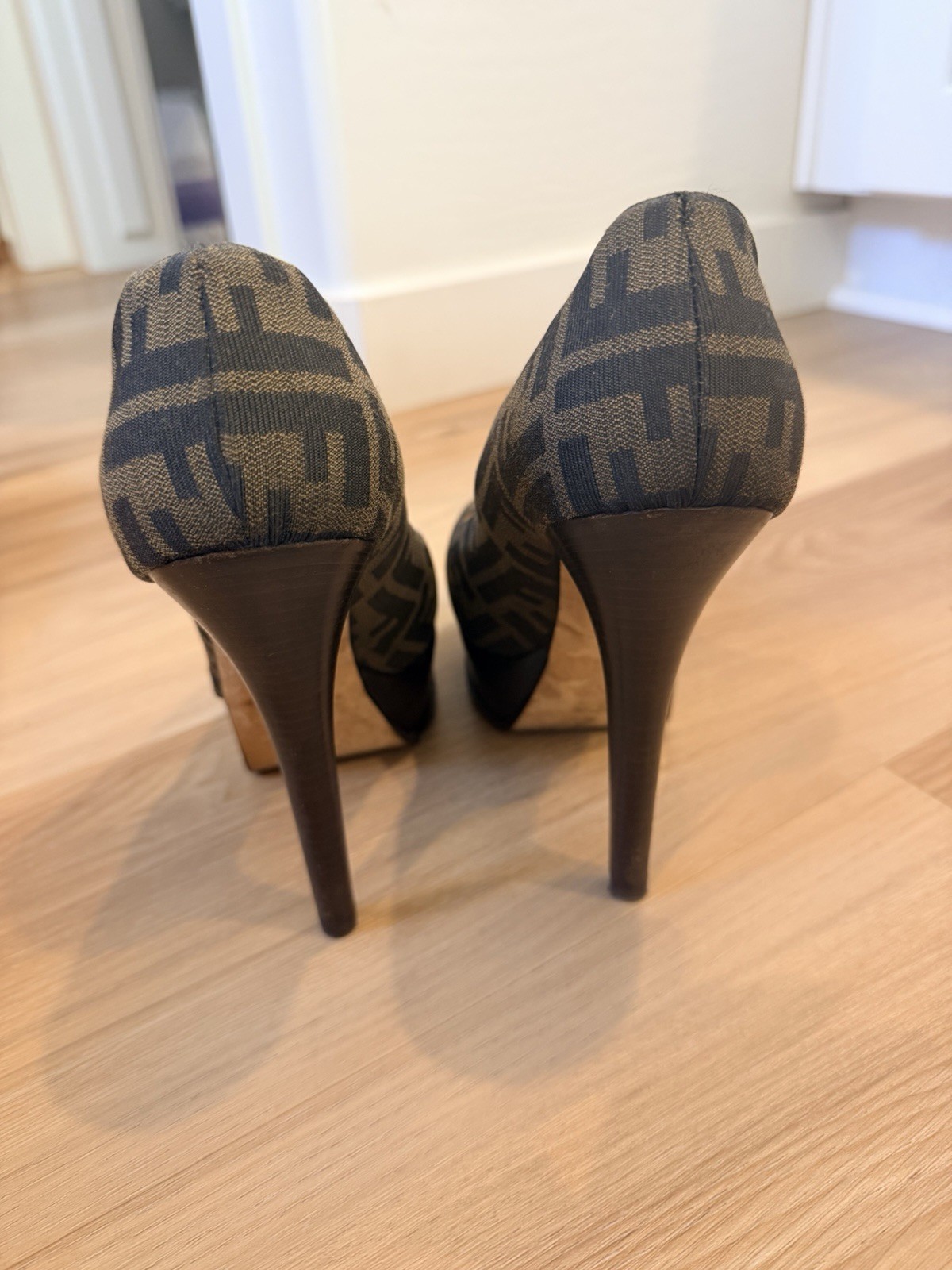 Fendi Autantik Tobacco Brown Zucca Canvas Gold Logo Platform Pumps size 42 thumbnail 4