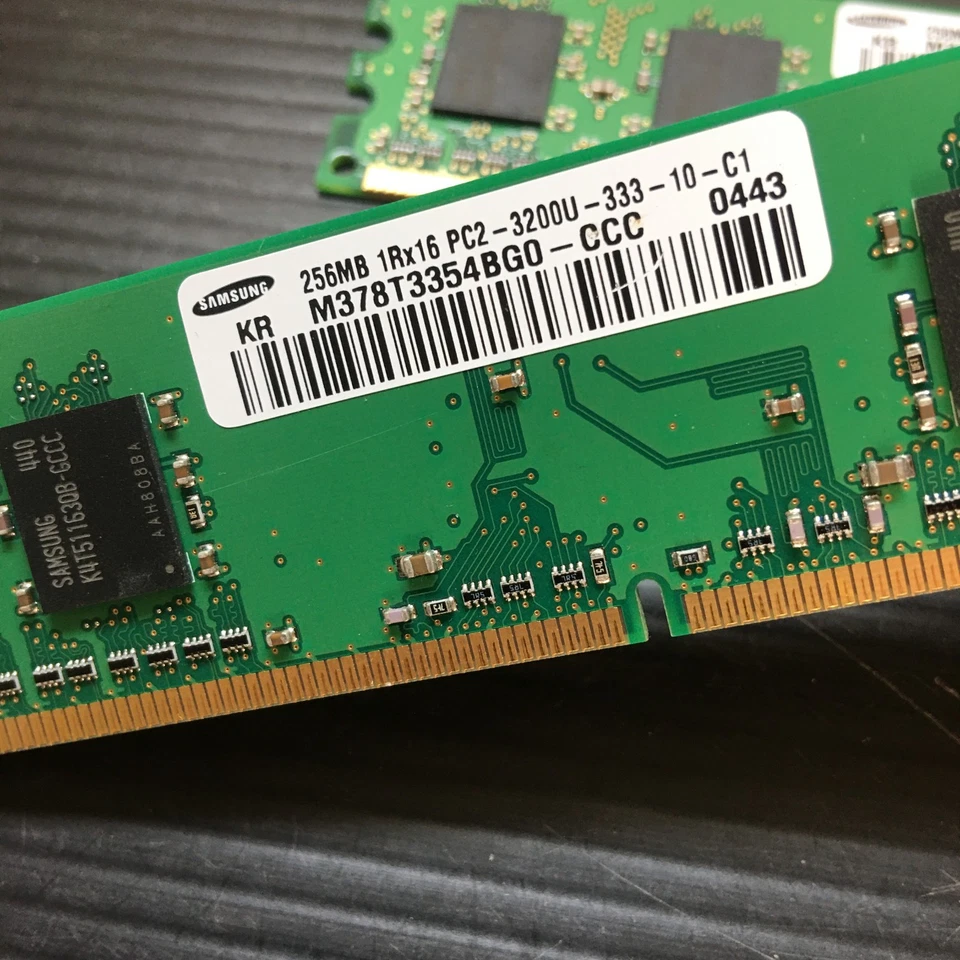 2PCS Samsung  256MB 1Rx16 PC2-3200U-333-10-C1 M378T3354BG0-CCC PC Memory - Image 2 of 4