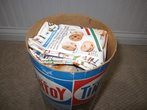 Vintage "The Original" Tinkertoy Construction Set Early 1970's w/ instructions - Picture 5 of 8