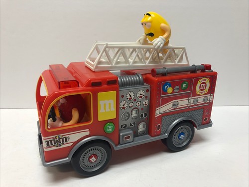 2011 M&Ms Fire Truck Candy Dispenser - 第 1/3 張圖片