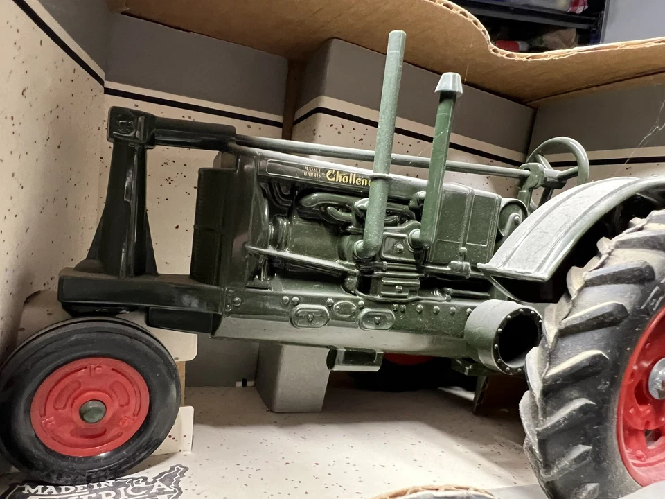 1936 Massey Harris Challenger Tractor Vintage Die Cast Made In USA In 1991 ERTL - Image 3 of 4