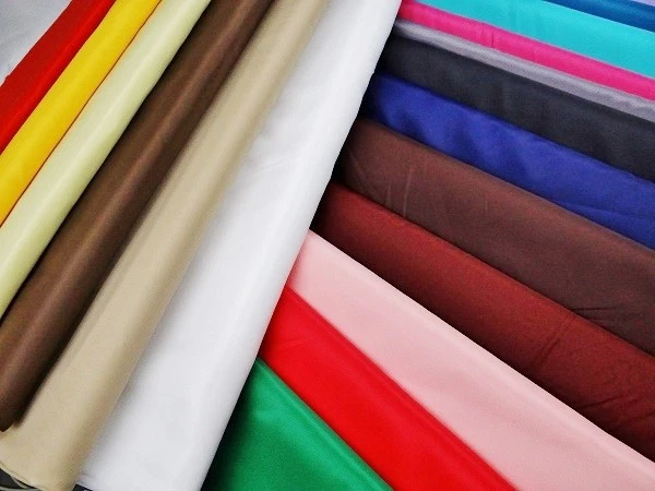 1,00 m Futterstoff 100 % Polyester uni über 30 Farben farbig Meterware Stoff