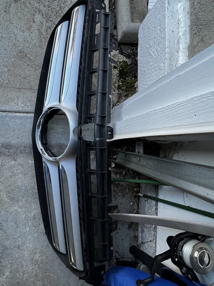 Mercedes-Benz E350 2020 parrilla Foto 3 de 3