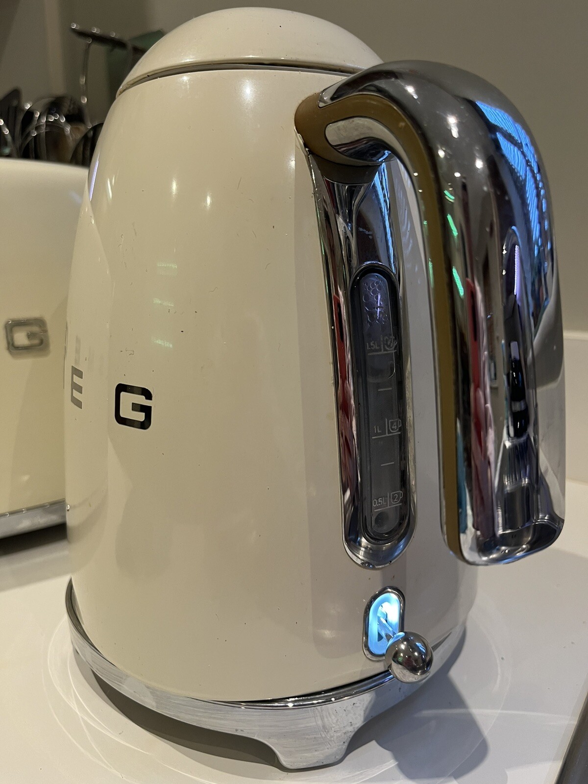 SMEG 4 slice long slot toaster TSF02CRUK & matching kettle KLF03CRUK