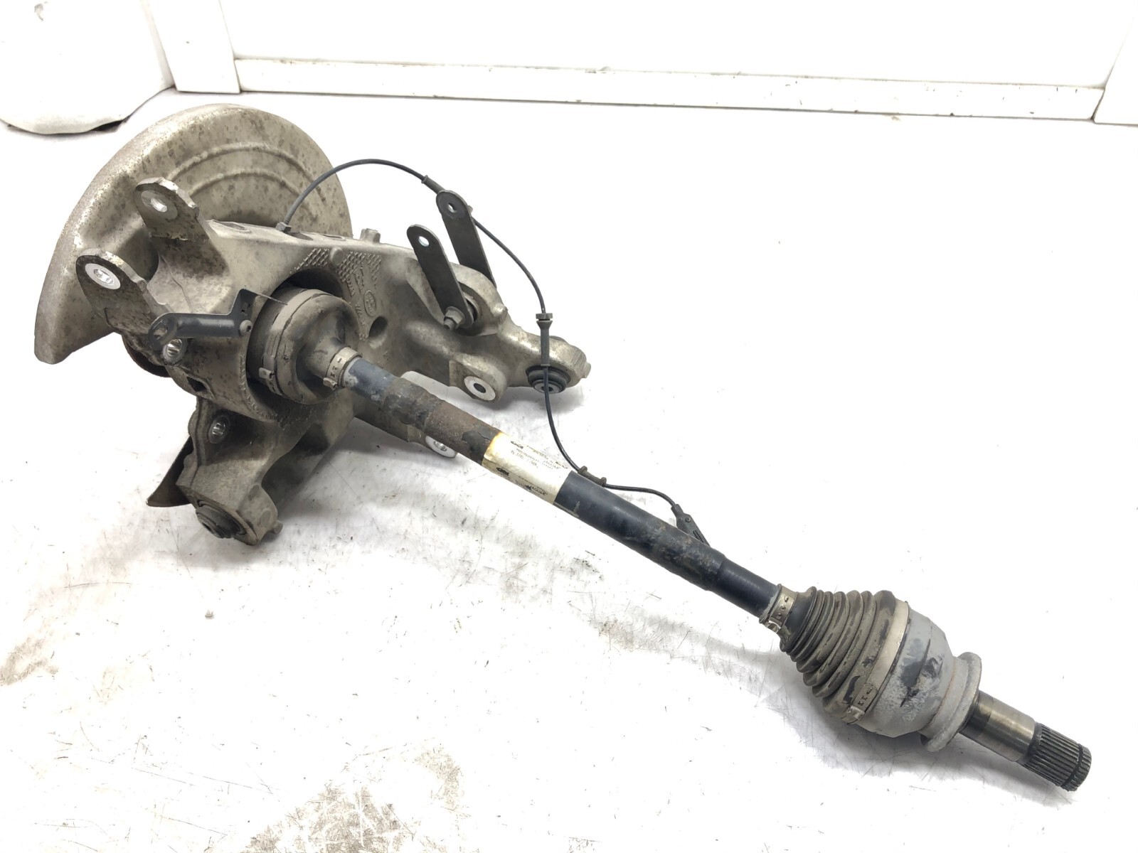 20172019 JAGUAR XE AWD LEFT DRIVER REAR SPINDLE KNUCKLE W/ CV AXLE