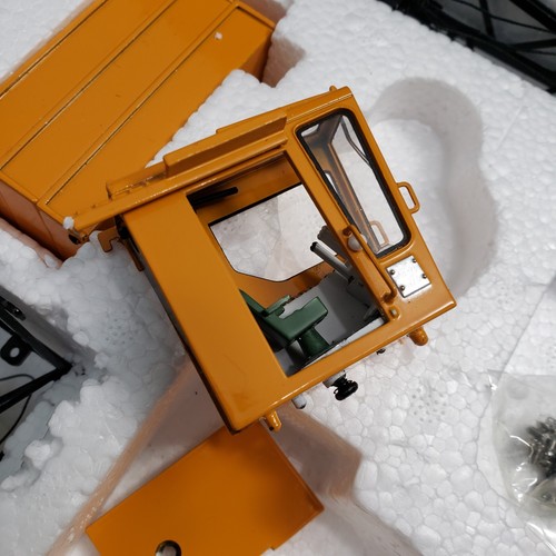 TWH Collectibles Manitowoc 4100W Vicon Equipped Liftcrane ORANGE New in Box T06 - Picture 9 of 13