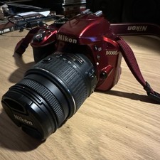 Nikon D3300 24.2MP Digital SLR Red w/ AF-S DX NIKKOR 55-200mm f/4-5.6 Bag