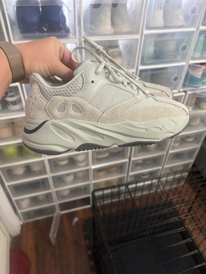 Talla 8- Adidas Yeezy Boost 700 Salt Foto 2 de 4