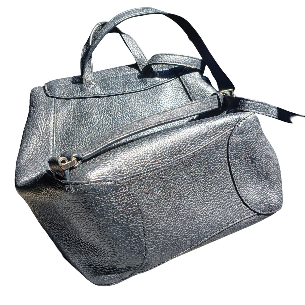 Lightly Used! Kate Spade New York Women\'s Leila Leather Medium Flap Backpack. Kate Spade New York Leila Medium Flap Leather Backpack | eBay main image 2