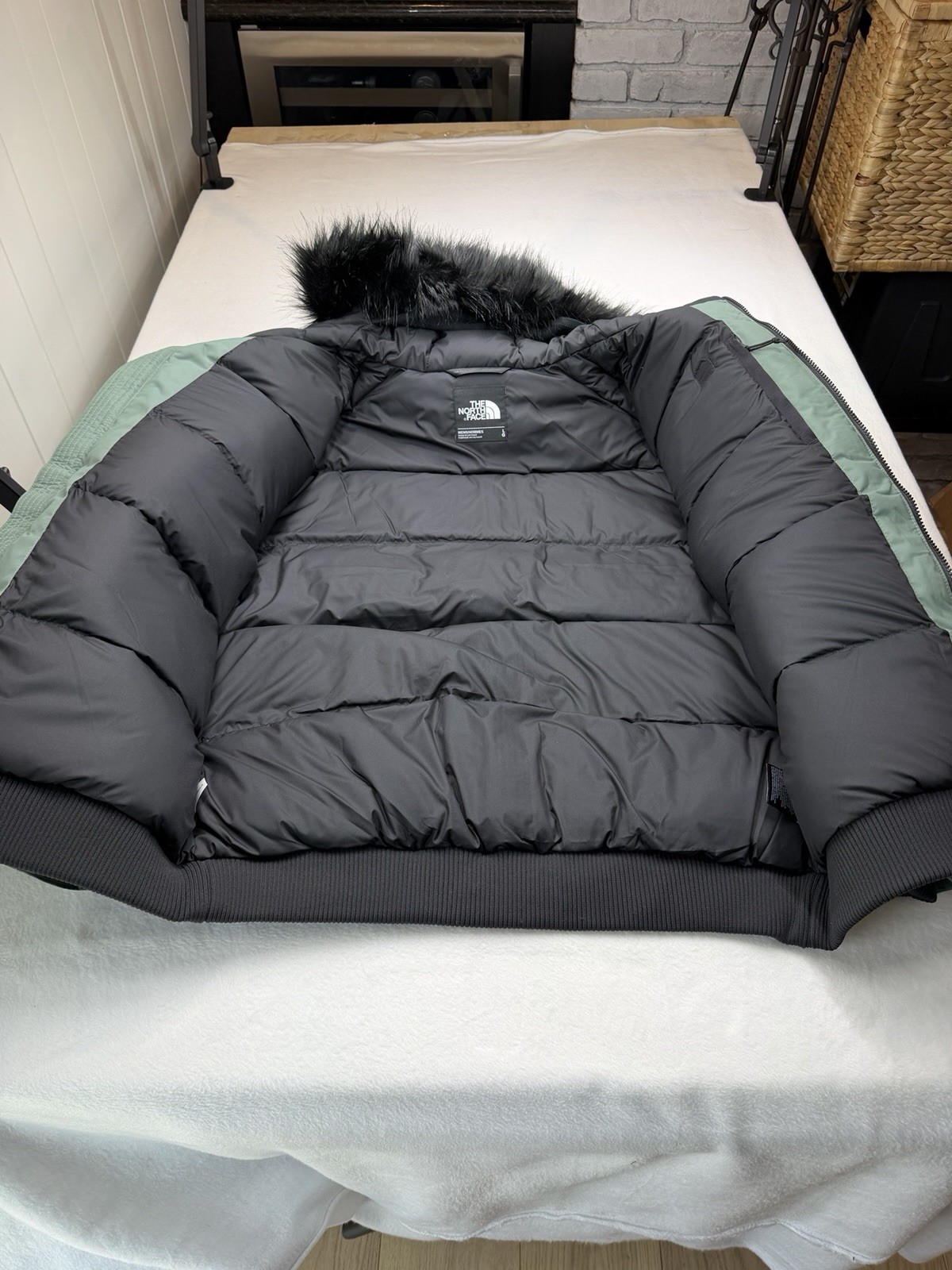 The North Face Men's Gotham Jacket III Green 600 Fill NWT Size XL $350 MSRP thumbnail 6