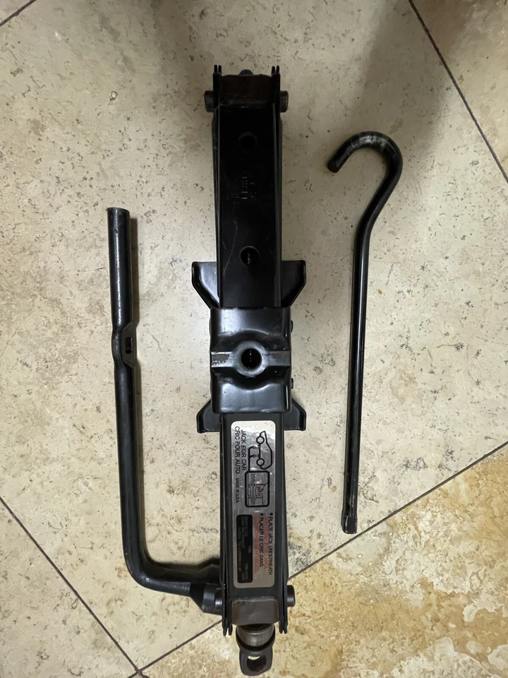 97-98-99-01-02-03 Acura CL 96-05 Honda Civic gato de neumático con herramientas OEM Foto 2 de 4