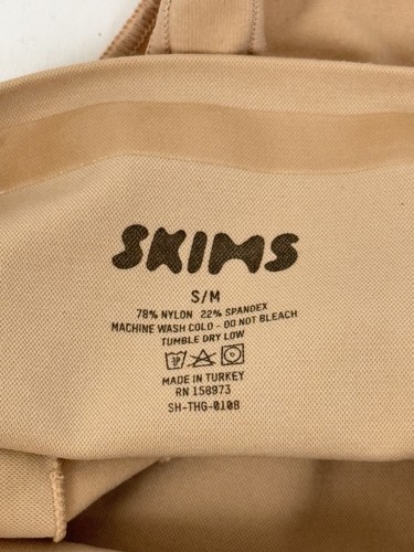 Tanga SKIMS Core Control Panty S/M Modelador de Abdomen Ropa Interior Beige Desnudo Nuevo con Etiquetas B63 - Imagen 4 de 5
