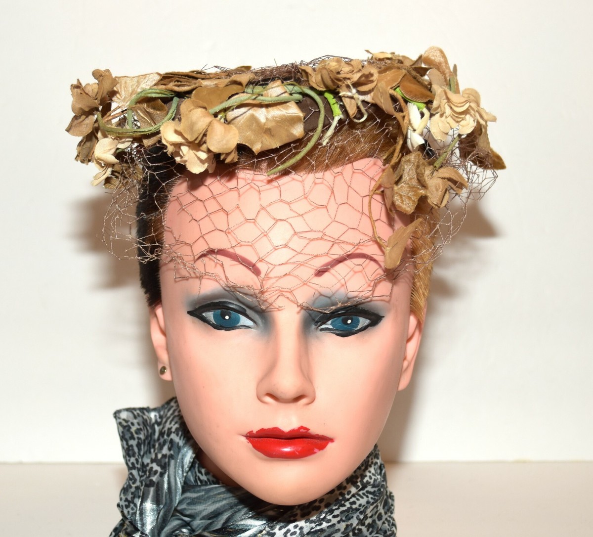 Vintage Brown Velvet with Silk Flowers with Hair Combs  display picture 2