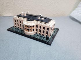 LEGO ARCHITECTURE: The White House (21006) Pre-owned, AS-IS, no book/box