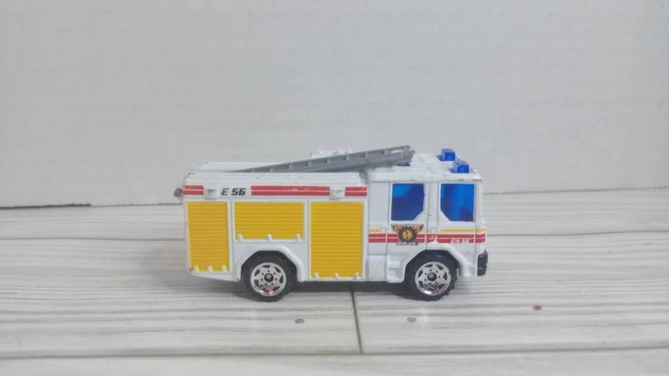 Matchbox Flame Eaters Series Dennis Sabre Fire Truck #30 of 75 1:64 Diecast - Image 4 of 4