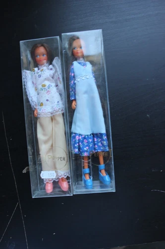 Vintage Barbie Clone_ Orig.Dutch LEGGY PEPPER DolLs  Original boxed 2 figures #9