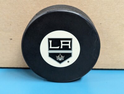 LA Kings Los Angeles Basic Official NHL Hockey Souvenir Game Puck Brand NEW