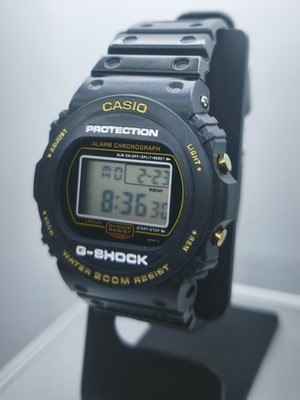 カープ　CASIO G-SHOCK 2019 LIMITED EDITION CASIO G-SHOCK Watch Hiroshima Carp 2019 LIMITED EDITION DW5700-C
