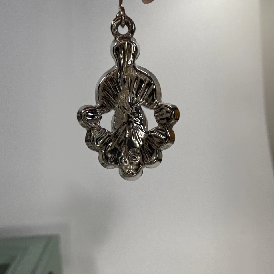 Nuevos pendientes colgantes Lia Sophia Crystal Cove cristales azules y verdes y cuentas de resina Foto 3 de 3