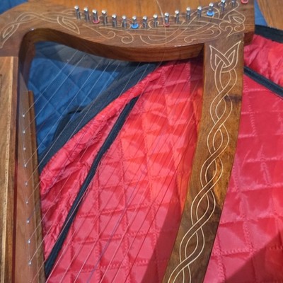 17-String Roosebeck Pixie Folk Harp Bundle ( Case & Manual, Tuning Key)