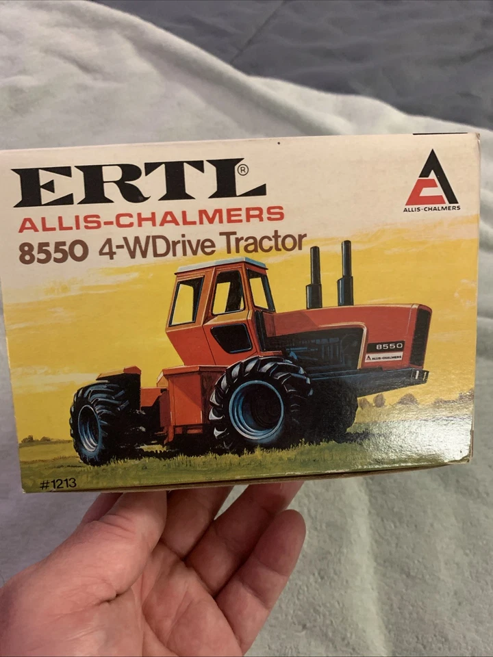Allie-Chalmers 8550 4-WDrive Tractor 1:32 - Image 3 of 4