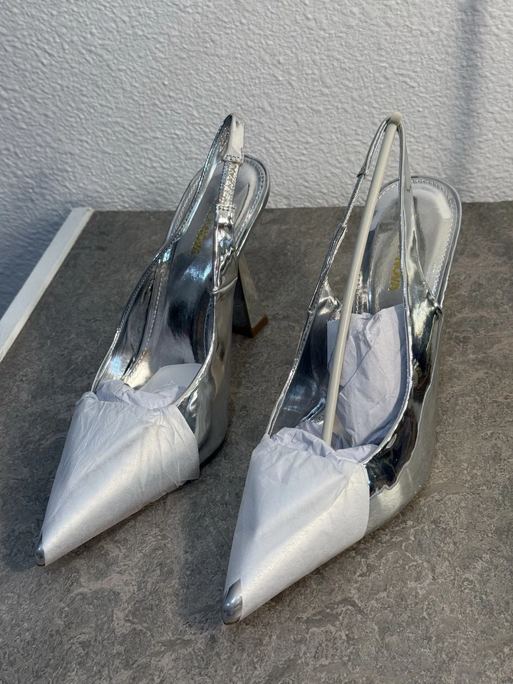 Zapatos de salón Fashion Nova Lavish Lover con cordones - plateados talla 10 Foto 2 de 4