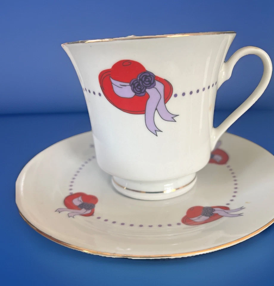 Juego de 6 piezas tetera RED HAT SOCIETY, azucarero, 2 tazas con platillos Cardew Darice Foto 3 de 4