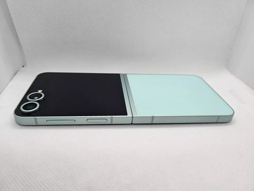 Samsung Galaxy Z Flip6: Verizon Only, 256GB Storage, Mint (Excellent Condition) - Picture 5 of 6