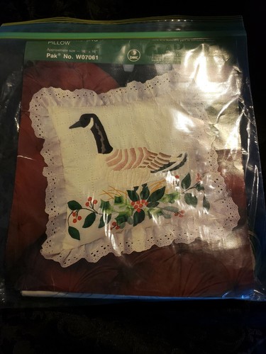 Bernat Christmas Goose Candle Wicking Pillow 1984 Vintage - Picture 5 of 8