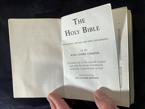 HOLY BIBLE KING JAMES Self-Pronouncing Red-Letter Ed JERUSALEM OLIVE WOOD - Imagen 8 de 22