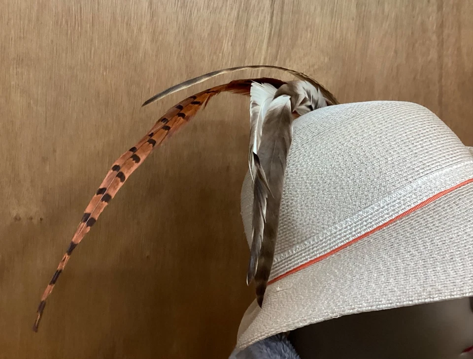 Sombrero plumas vintage años 60 Bellini originales crema paja damas Foto 3 de 4