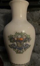 1 Lennox Bud VaseMint Very Nice. 24k Gold Trim Made In Usa