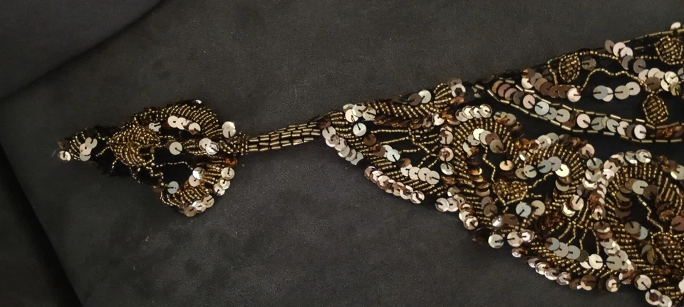 ¡Envoltura de chal vintage de los 90 con cuentas negras con cuentas doradas! Navidad, ¡muchos usos!! Foto 2 de 4