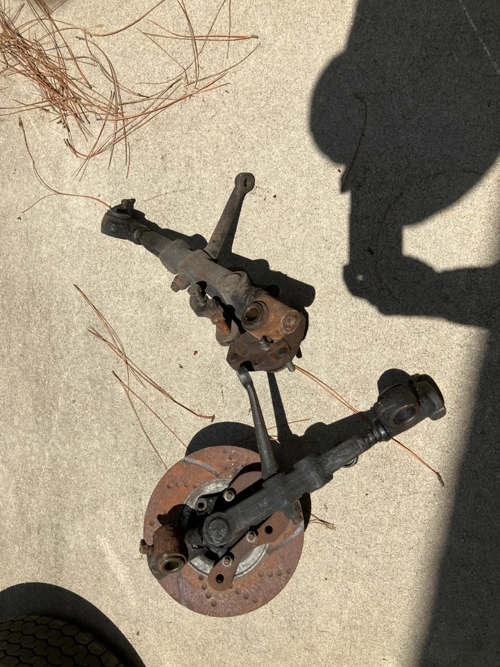 Portador de bujes delantero Morris Minor, Kingpin y par de bujes, años 60; $200 Foto 4 de 4