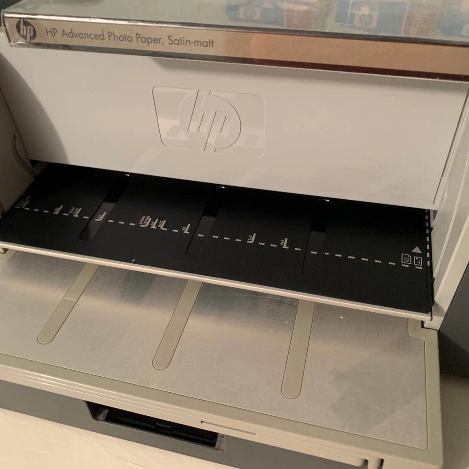 HP Photosmart Pro B8850 inkjet Photo BUNDLE: Printer, paper, ink, power cord - Изображение 3 из 4