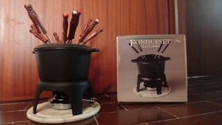 Fondue Set Gusseisen schwarz mit 12 Gabeln