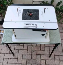 CRAFTSMAN PROFESSIONAL ROUTER TABLE W/DEWALT PLUNGE ROUTER, ACC, 2 FENCES 926608