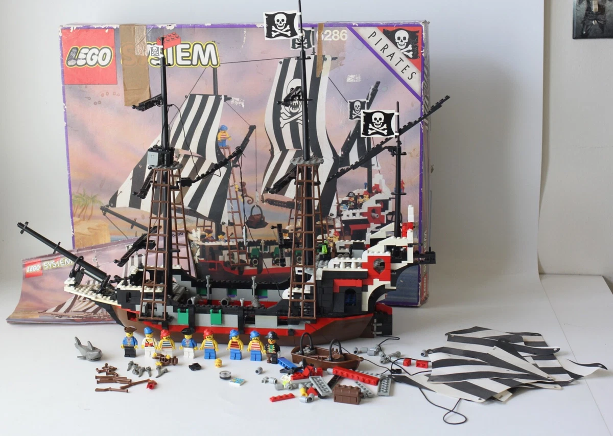 Lego 6286 Pirates Skull’s Eye Schooner Minifigs, Box & Instructions 93%  Complete