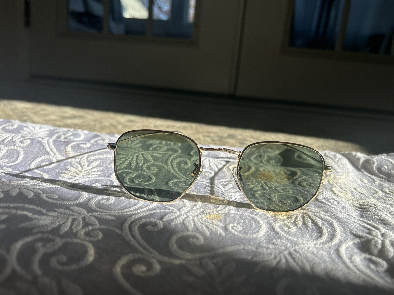 Ray Ban Light Weight Sunglasses For Men Or Women Unisex Gold Frame