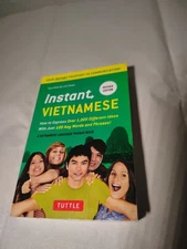 Pocket Size Vietnamese Learning Phrase Book, Pre-owned Good Condition