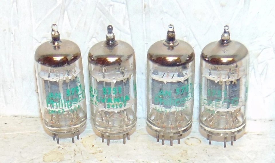 TUBOS NUEVOS PHILIPS EMPAREJADOS QUAD JAN 12AX7 / 5751 VINTAGE HECHOS EN ESTADOS UNIDOS *POSTES DE COBRE* Foto 4 de 4