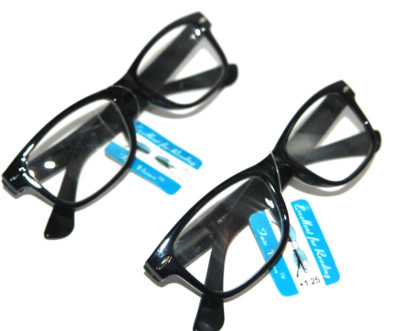 2 READING GLASSES Traditional thick frame u.v protection Brand reader power+1.25
