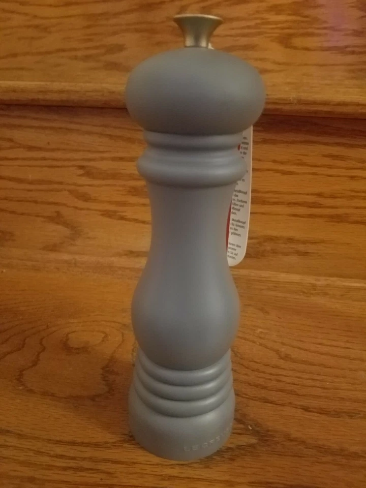 Molinillo de pimienta mineral mate Le Creuset 8" nuevo con etiquetas  Foto 2 de 4