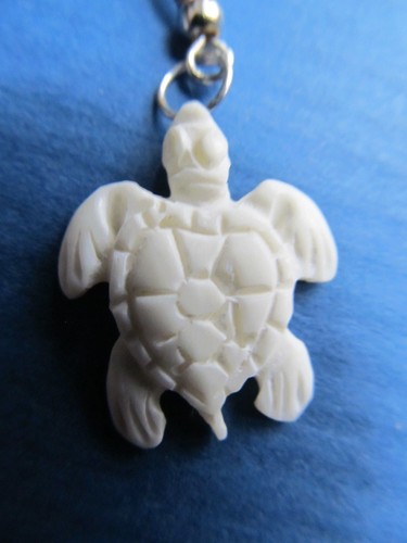 Hand Carved Bovine Domestic Bali Cattle Bone Sea Turtle Shape Earrings ~ NEW - Picture 3 of 4