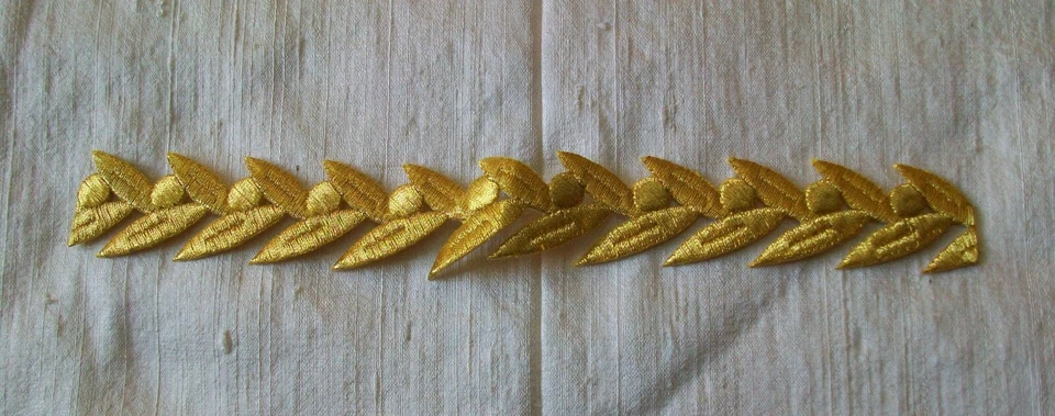 Embroidered Iron-on/Sew-on trim - 2 different pieces - gold-coloured thread - Image 3 of 4