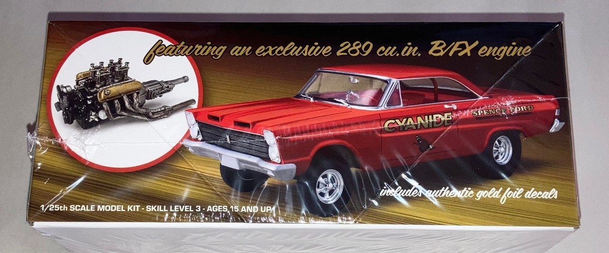 Moebius 1965 Mercury Comet Cyclone B/FX Drag Car 1:25 scale model