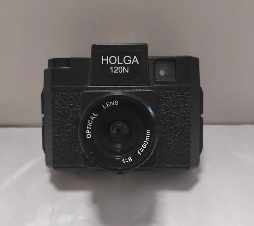 Holga 120N Plastic Camera Black Pre-owned 
