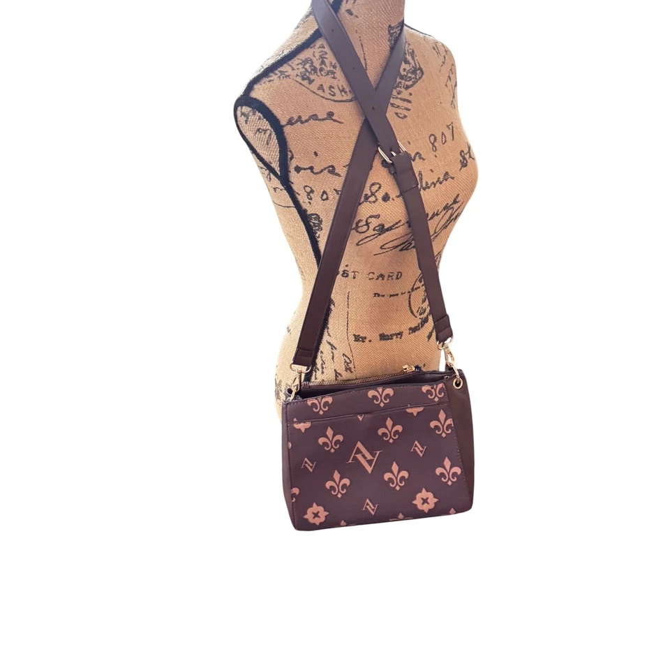 Adrienne Vittadini Crossbody Fleur-de-lis Adjustable Strap Brown 8x10x4 EUC - Image 2 of 4